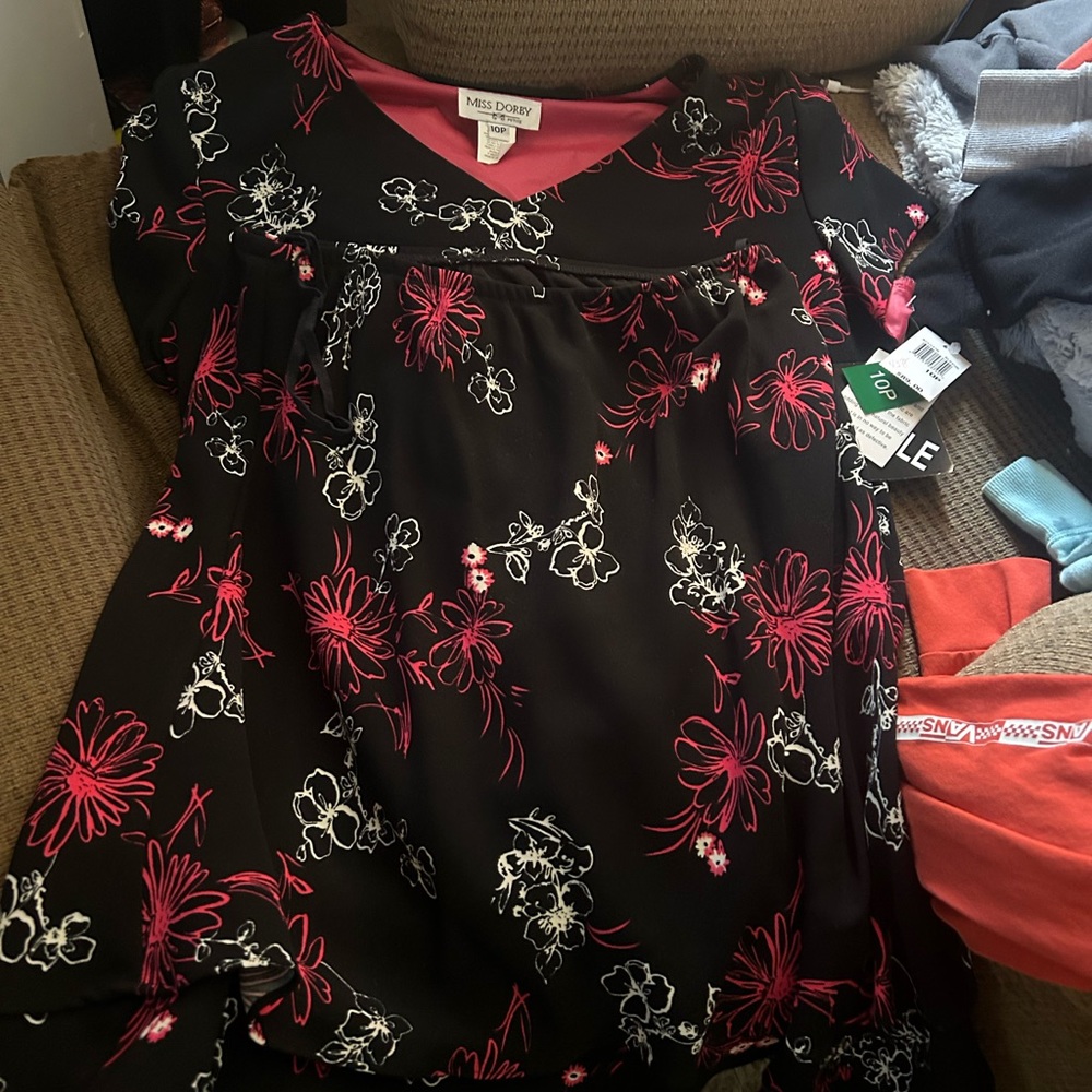 Petite size 10 2 piece shirt and skirt shirt has shoulder pads